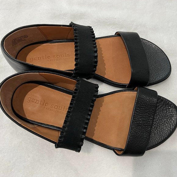 GENTLE SOULS BY KENNETH COLE "Lark" Black Ruffle Strap Sandal Flat - Size 9 - Picture 5 of 7